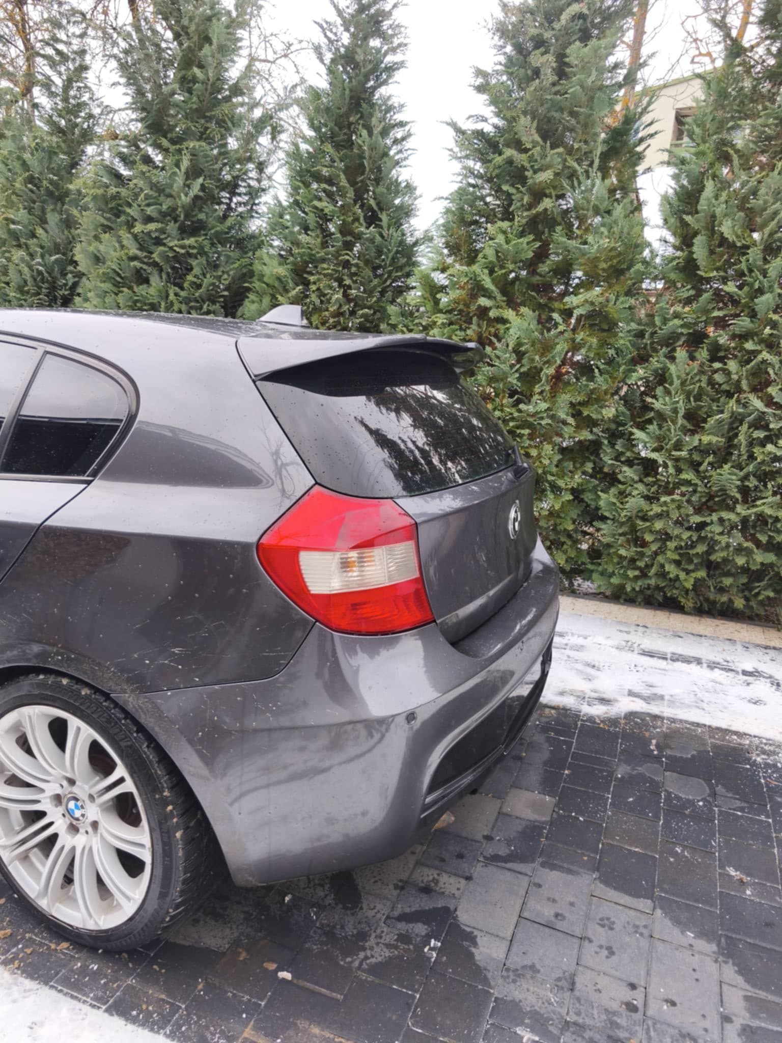 E81/E87 · profil nad szybą