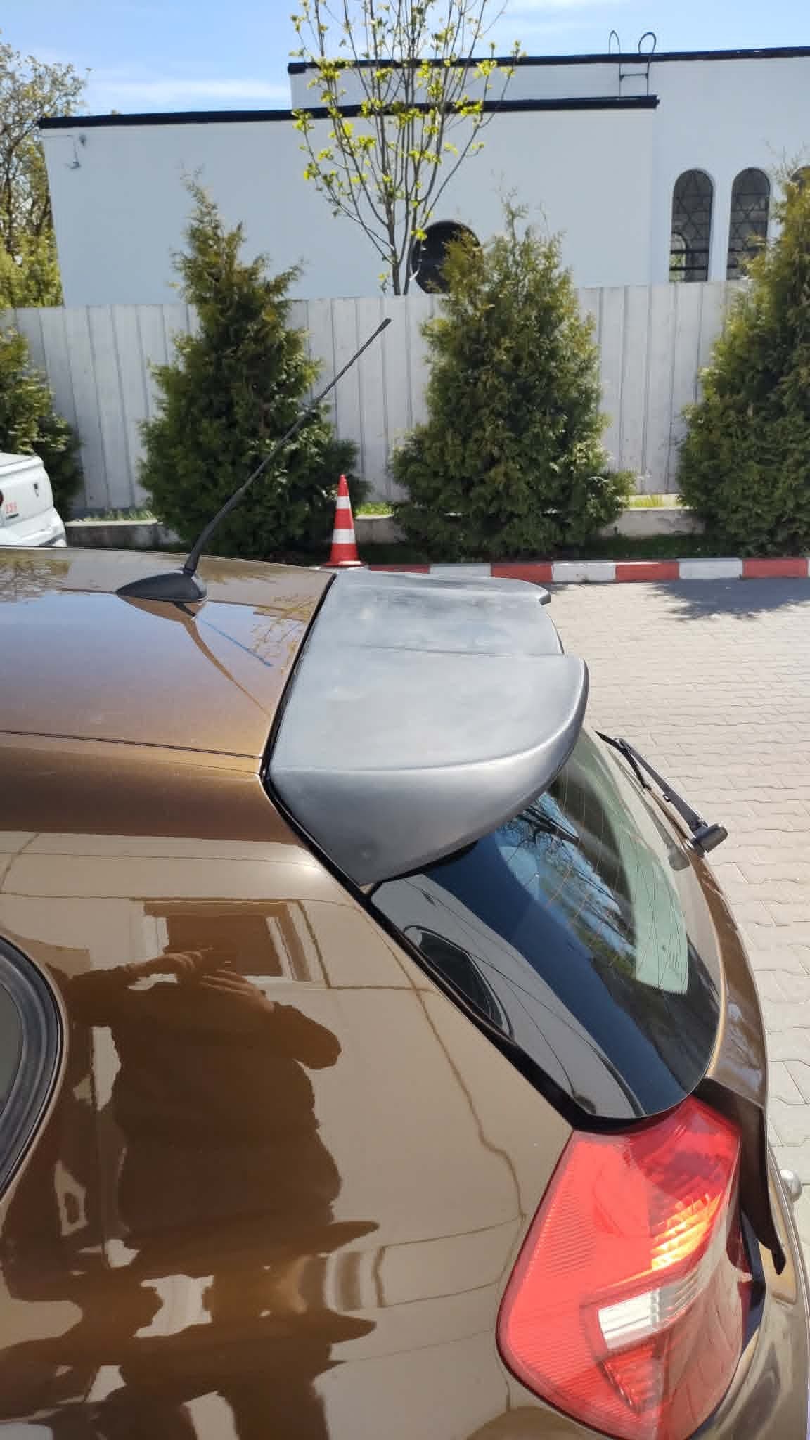 E81/E87 · profil nad szybą